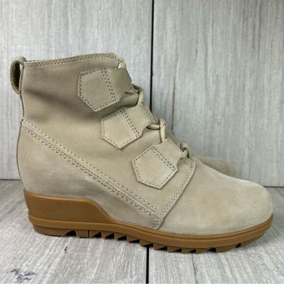 Sorel Evie Lace Up Beige Suede Wedge Ankle Bootie Sneaker Women’s Size 6.5 - Picture 1 of 10